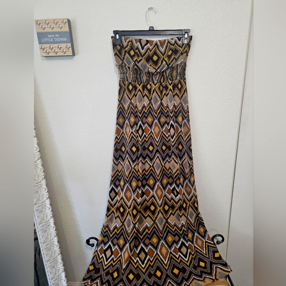 Geometric Patterned Strapless Maxi Dress